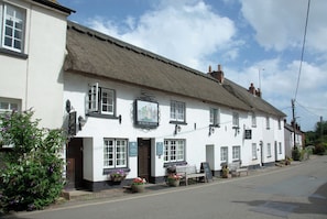 Exterior - Raleigh's Rest - Two Bedroom Apartment, Sleeps 4 (East Budleigh)