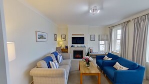 Smart TV - Bay View - Two Bedroom Apartment, Sleeps 4 (Sidmouth)