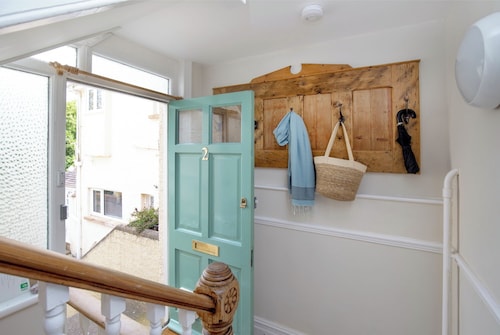 Budleigh Breeze - Three Bedroom Apartment, Sleeps 6