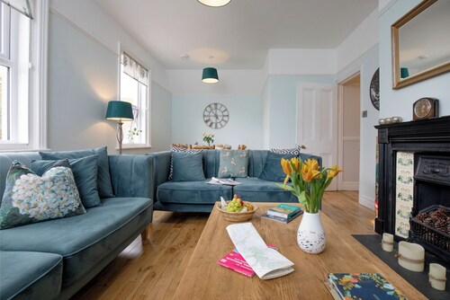 Budleigh Breeze - Three Bedroom Apartment, Sleeps 6