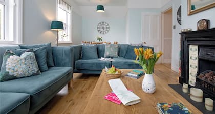 Budleigh Breeze - Three Bedroom Apartment, Sleeps 6