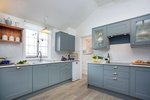 Réfrigérateur, micro-ondes, four, lave-vaisselle