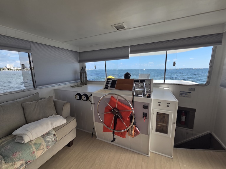 Imagine To Sleep Or Live The Houseboat Experience. - Miami