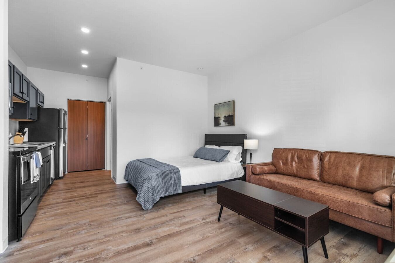 書桌、熨斗/熨衫板、Wi-Fi、床單