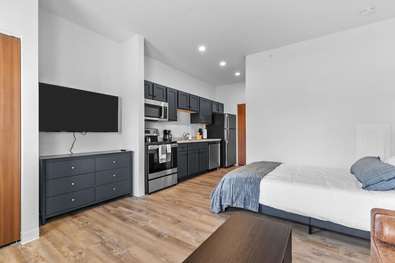 Skrivebord, strykejern/-brett, wi-fi og sengetøy