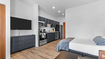 Skrivebord, strykejern/-brett, wi-fi og sengetøy