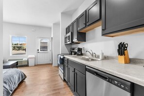 Frigorífic, microones, forn i placa de cuina 