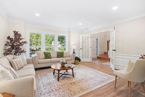 Living area - Peaceful 4-bedroom house in Cary Near Kokabooth and WakeMed (Cary)