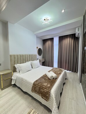 2 bedrooms, iron/ironing board, WiFi