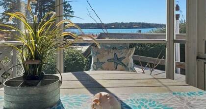 2 Bedroom Waterview Cottage w/water activity access out your front door