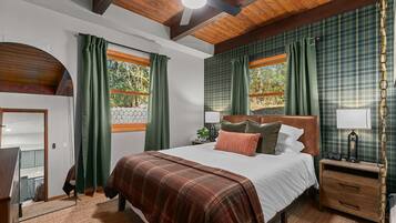 3 bedrooms, desk, WiFi, bed sheets