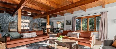 Télévision, cheminée