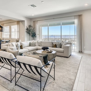 Smart TV, fireplace, stereo - Luxe Vegas Escape w/ Strip View - 360° Las Vegas Strip & Mountain Views (Henderson)