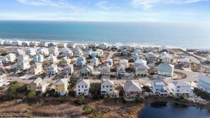 A coastal residential area with houses and a beach. - Bella Vacanza • Minutes to Beach • Community Pool (Gulf Shores)