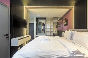 Luxury Apartment, Garden View | In-room safe, desk, laptop workspace, iron/ironing board - Avenue Montaigne (Lagos)