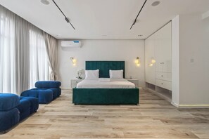 Luxury Apartment, City View | In-room safe, desk, laptop workspace, iron/ironing board - Avenue Montaigne (Lagos)