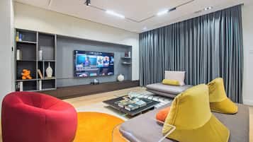 Luxury Apartment, City View | Living area