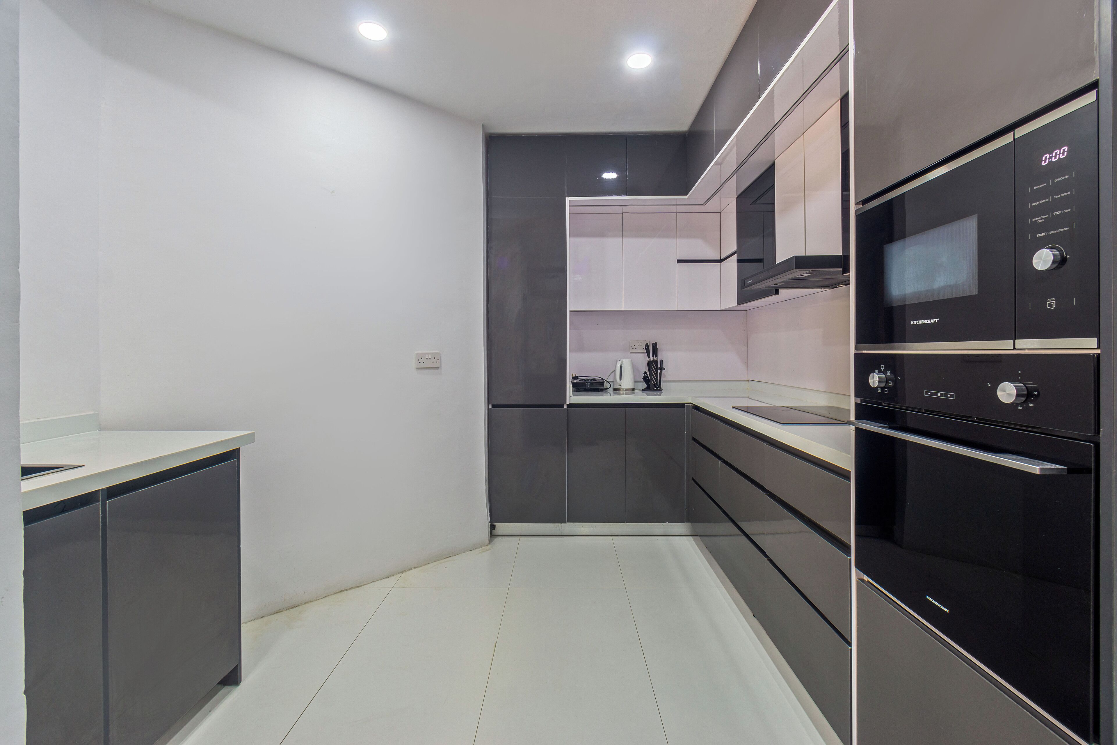 Luxury Apartment, 3 Bedrooms, Balcony, City View | Private kitchen | Fridge, microwave, oven, stovetop