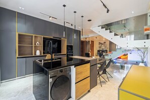 Căn hộ Cao cấp, quang cảnh vườn | Bếp riêng | Tủ lạnh, lò vi sóng, lò nướng, bếp nấu 