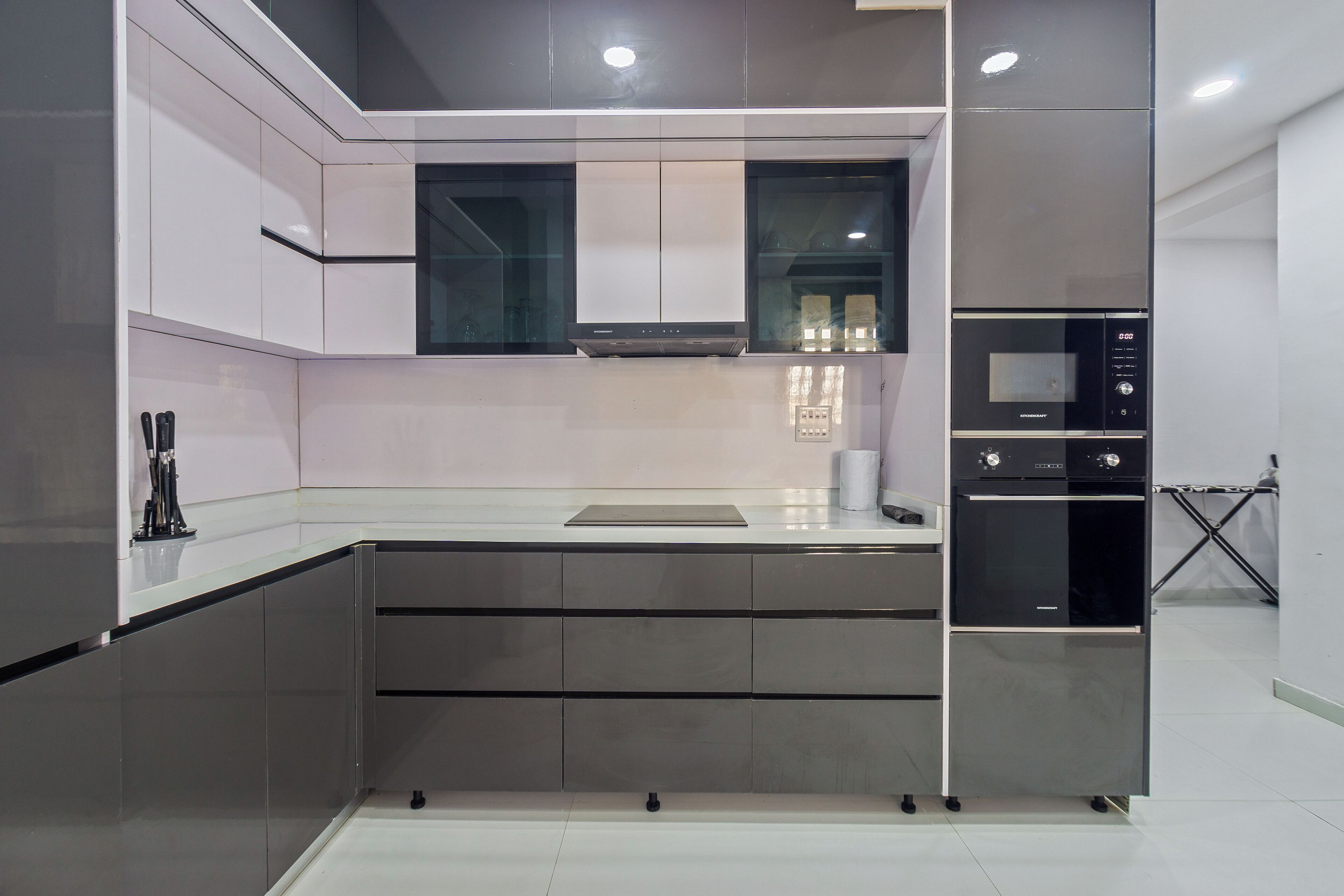 Luxury Apartment, 3 Bedrooms, Balcony, City View | Private kitchen | Fridge, microwave, oven, stovetop