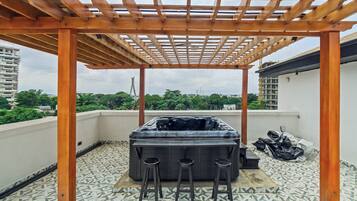 Luxury Apartment, 3 Bedrooms, Balcony, City View | Terrace/patio