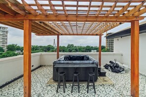 Luxury Apartment, 3 Bedrooms, Balcony, City View | Terrace/patio - Avenue Montaigne (Lagos)