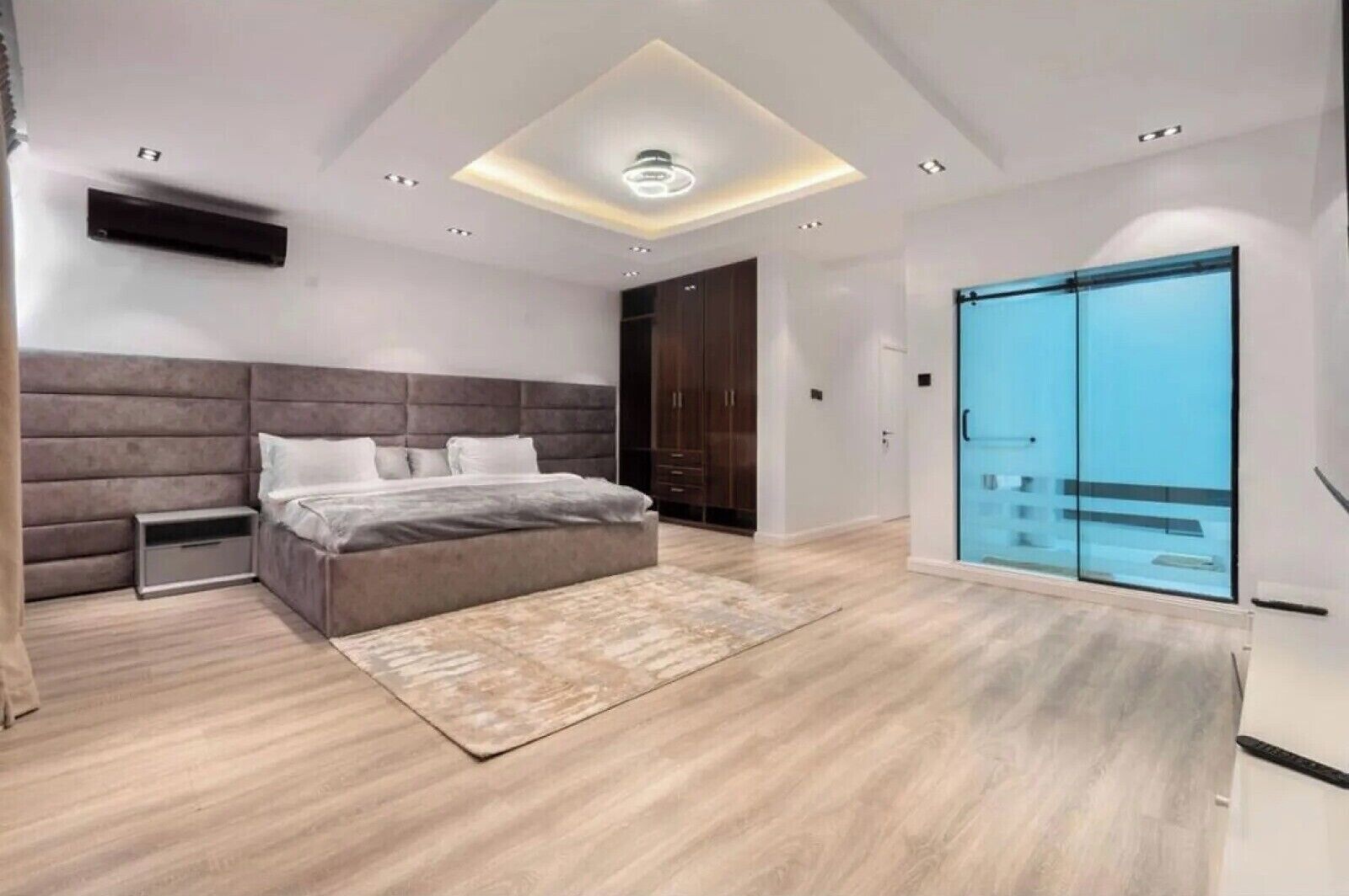 In-room safe, desk, laptop workspace, iron/ironing board