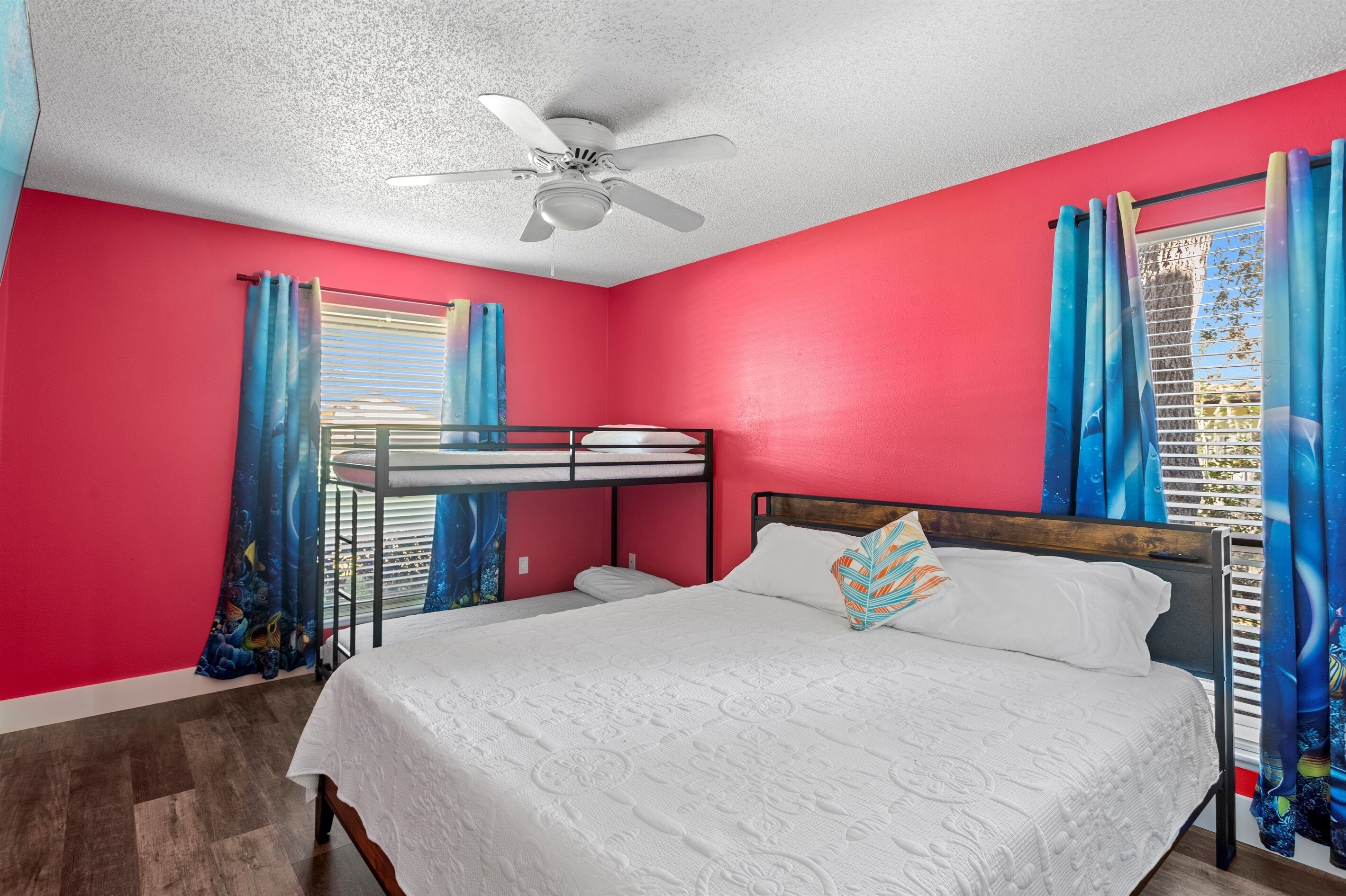 5 habitaciones, tabla de planchar con plancha y wifi gratis 