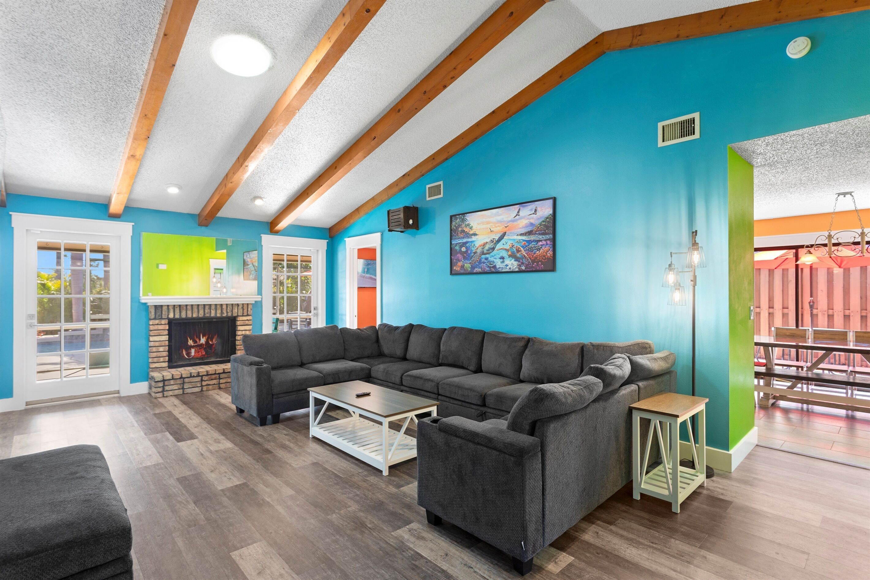 Smart TV, videojuegos y futbolito 