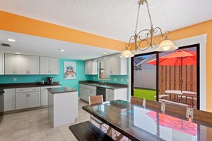 Dining - 10min to the beach, Pickleball, Mini Golf, Disc Golf, Heated Pool, Game Room (Bradenton)