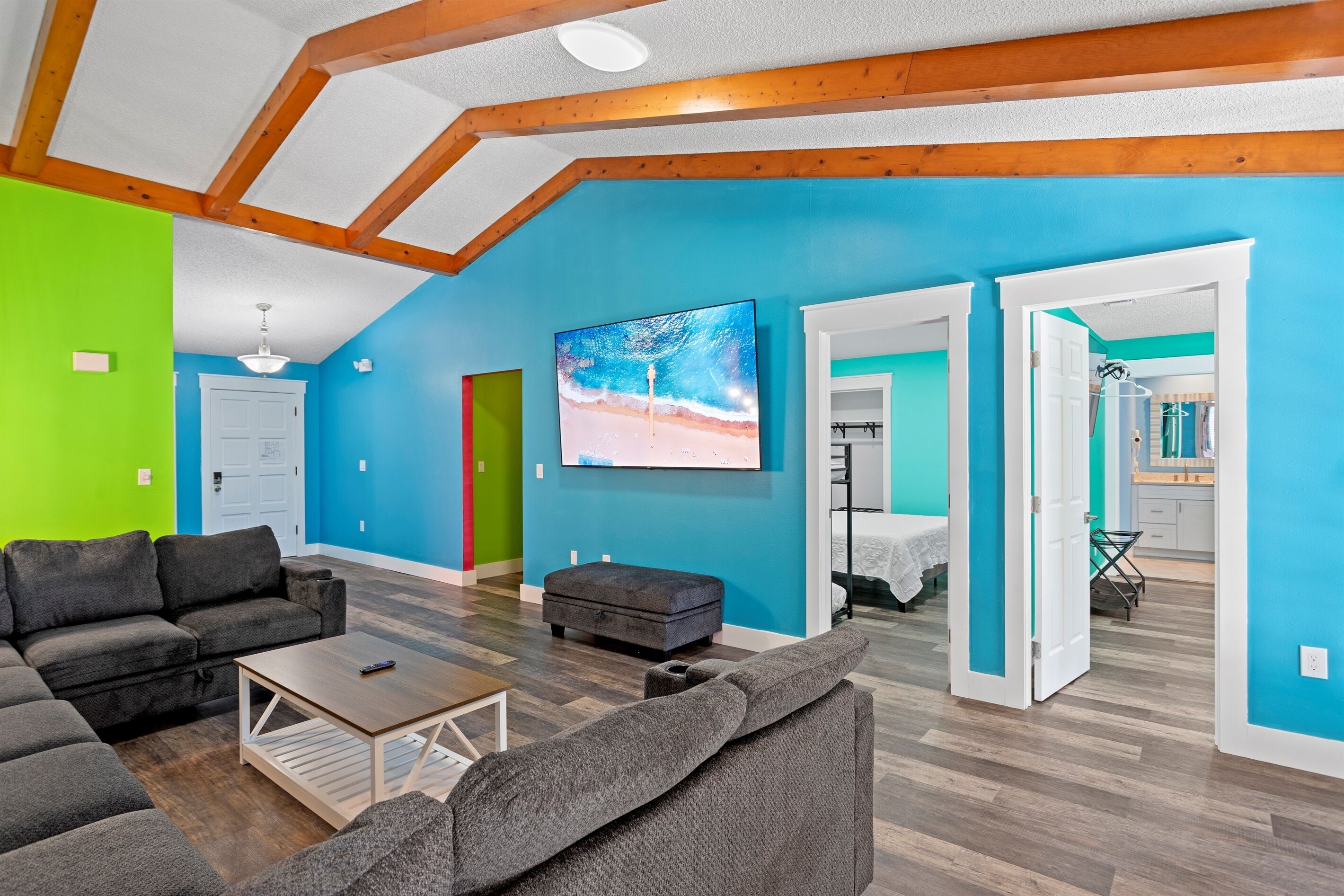 5 habitaciones, tabla de planchar con plancha y wifi gratis 