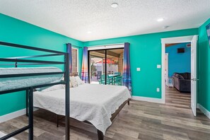 5 bedrooms, iron/ironing board, free WiFi, bed sheets - 10min to the beach, Pickleball, Mini Golf, Disc Golf, Heated Pool, Game Room (Bradenton)