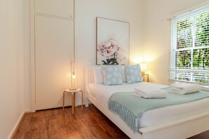 2 habitaciones, tabla de planchar con plancha, cuna de viaje y wifi 