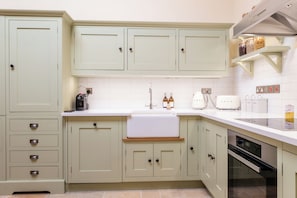 Private kitchen - Stunning 2 Bedroom Cottage near Burford (Burford)