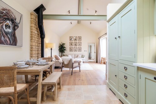Stunning 2 Bedroom Cottage near Burford