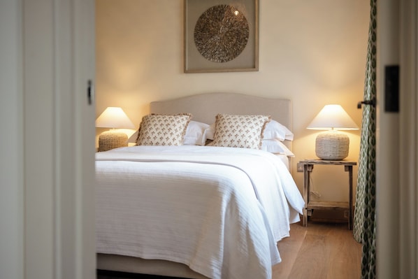 Iron/ironing board, free WiFi - Stunning 2 Bedroom Cottage near Burford (Burford)