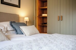 Iron/ironing board, free WiFi - Stunning 2 Bedroom Cottage near Burford (Burford)