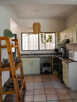 Microwave, oven, stovetop - GARDEN HOUSE (La Paz)