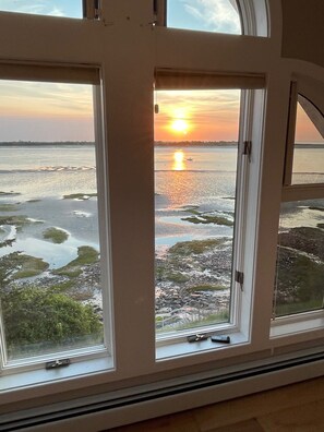 Interior - Beachfront Private 3Bdr/3 Bath Home with Sandy Beach on Great Neck in Ipswich MA (Ipswich)