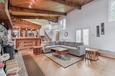 Uxbridge Grand Estate - Main House on 27 Acres