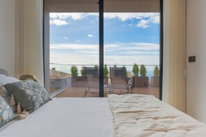 1 bedroom, iron/ironing board, WiFi, bed sheets - BHF Residences Luxe Sunset (Arco da Calheta)
