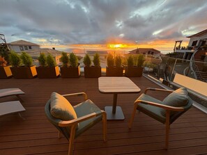 Outdoor dining - BHF Residences Luxe Sunset (Arco da Calheta)