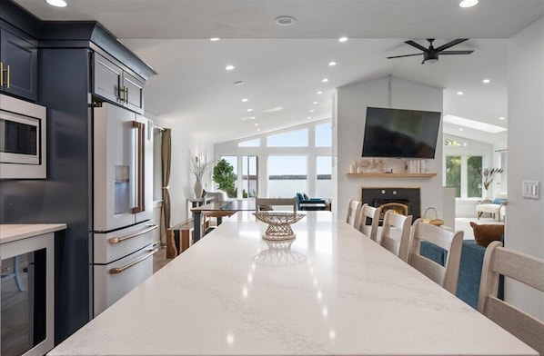 Dining - Oceanfront Acadia Views Arcade Game Room Pets Ok (Surry)