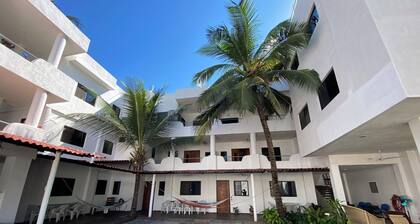 Very comfortable suite with 1 QS + 1 twin bed, AC. Only 2 blocks from beach.