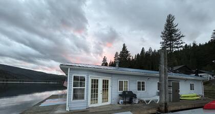 Amazing, Sleep 6-8 Float House on Coeur d'Alene Lake!