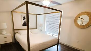 2 slaapkamers, een strijkplank/strijkijzer, gratis wifi, beddengoed