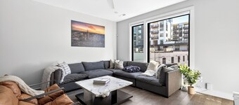 Modern Luxury Townhome! Walk to Panthers Stadium, Uptown, & South End Bars