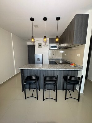 Micro-ondes, plaque de cuisson