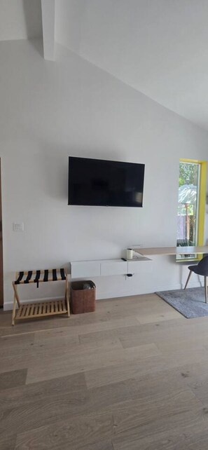 Interior - Cozy house+close to Glendale,Pasadena,DT & K-Town (La Crescenta-Montrose)