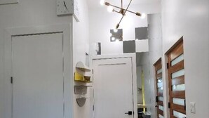 A hallway with wooden flooring, white walls, and a ceiling light fixture. - Cozy house+close to Glendale,Pasadena,DT & K-Town (La Crescenta-Montrose)